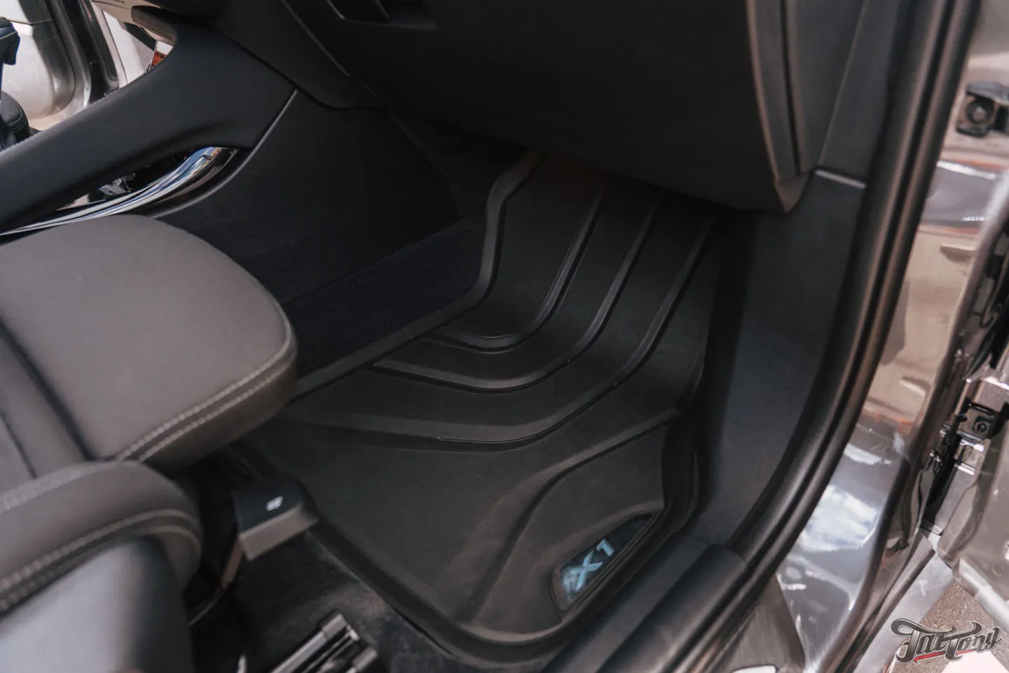Химчистка салона и мойка подкапотного пространства BMW X1